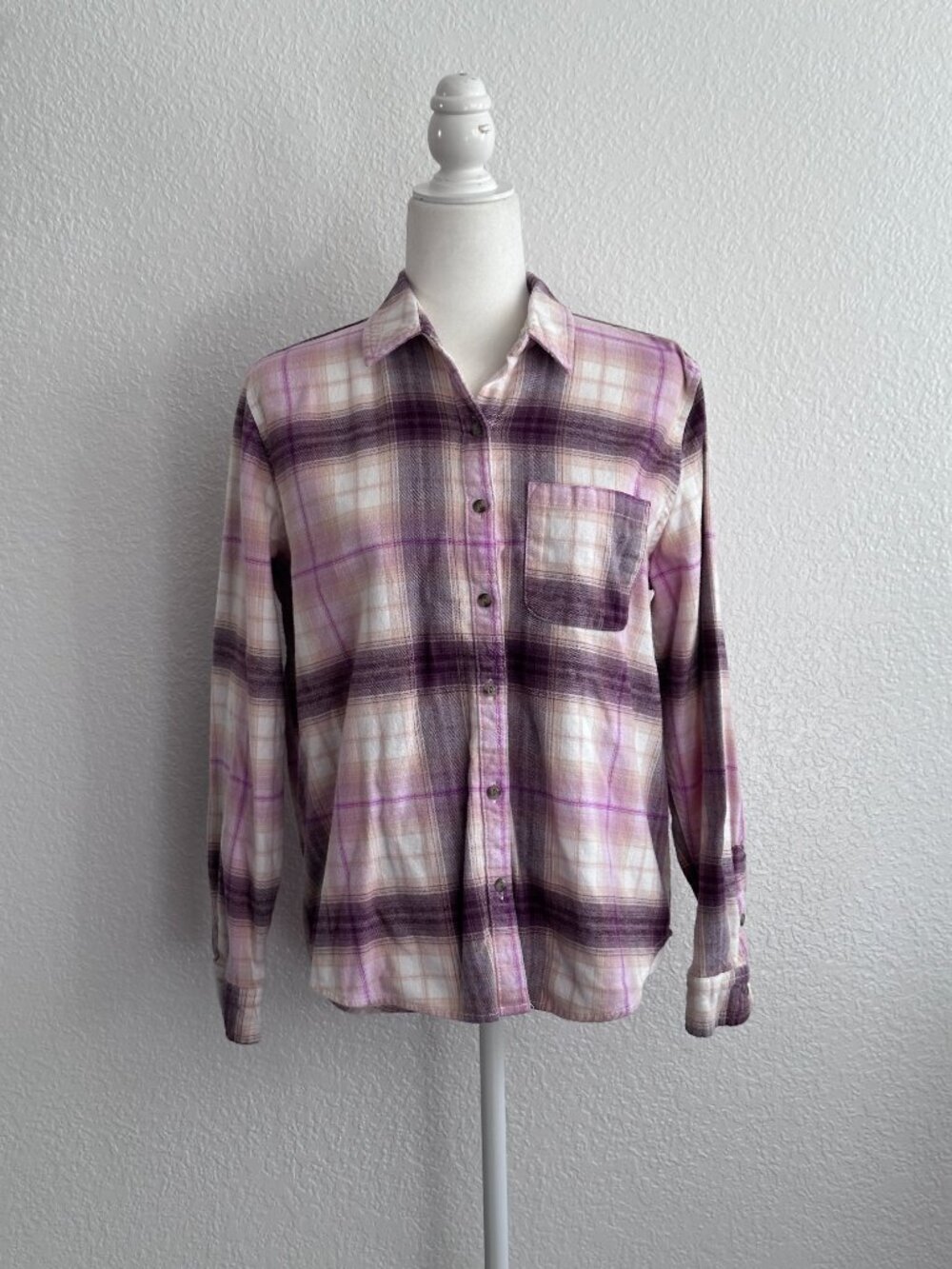 Universal Thread Plaid Flannel Button-Up Shirt | Purple Pink Plaid | Size Small - Picture 2 of 7